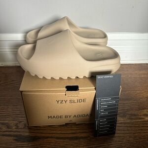 Goat verified Yeezy slides. Perfect condition worn once.